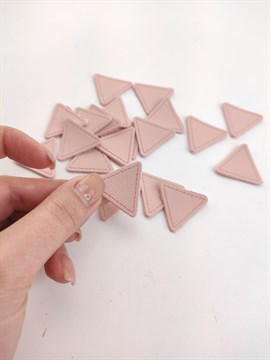Нашивка кожа розовый Треугольник 28 мм